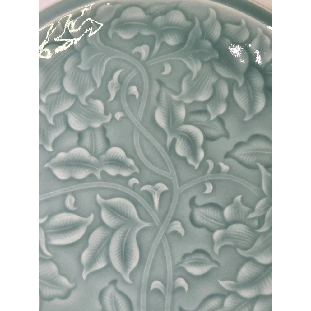 Set of 4 Japanese Celadon Floral Vine Dinner Plates 10